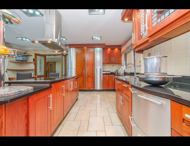 5 BEDROOM HOUSE FOR SALE IN HURLINGHAM MANOR